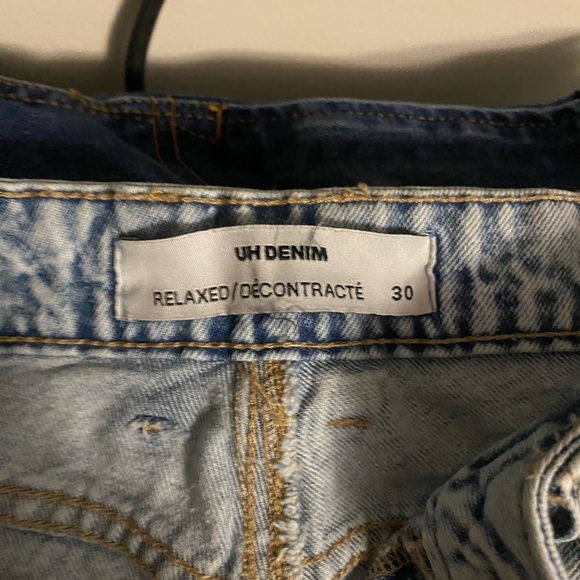 Distressed Light Wash Denim Jeans - Picture 3 of 3